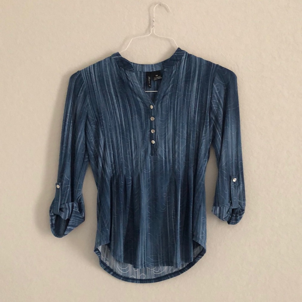 Quarter sleeve blue shirt